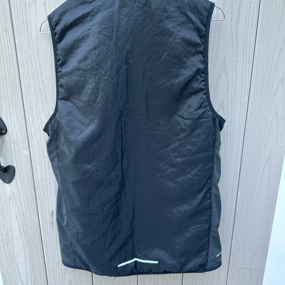 Nike Aerolayer Vest - Black & White- Running Medium - Picture 2 of 11